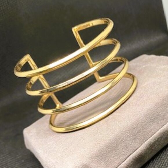 Gold Bracelet - Picture 3 of 3